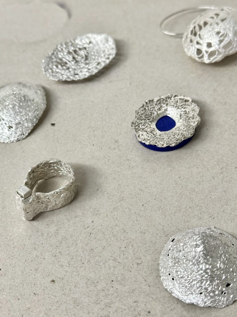 Ingrid Schmidt Schmuck jewelry silver silber Endlosfaden1 rund1